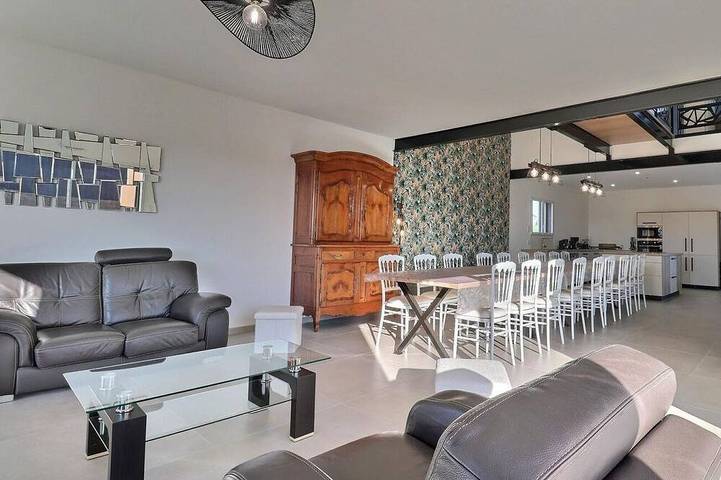 Location de vacances pour 15 personnes, avec jardin et terrasse à Parcé