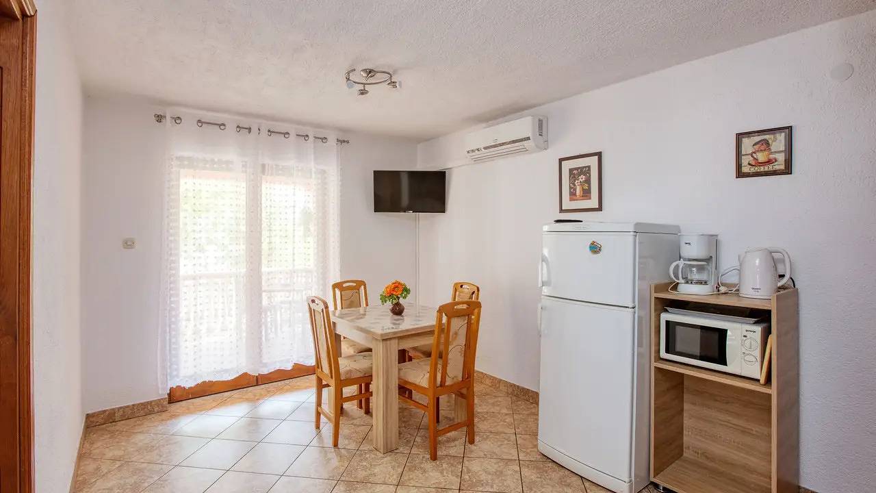 Ganze Ferienwohnung, Ferienwohnung für 5 Personen (37 m²) in Jezera in Tisno, Murter
