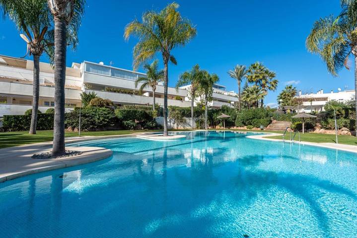 Vakantieappartement voor 3 personen, with zwembad and uitzicht as well as terras in Puerto Banús