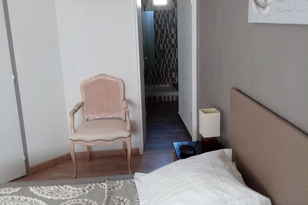 Jolie villa avec piscine privée, jardin, climatisation et parkings,  Cagnes/mer in Cagnes-sur-Mer, Côte méditerranéenne (France)