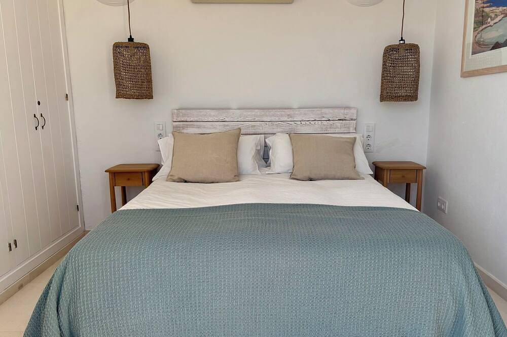 Neu! Villa Nostrum mit herrlichem Meerblick, kurzer Fußweg zum Strand & Bars & Ac in Binibeca, Sant Lluís