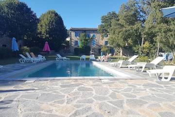 Agriturismo pour 14 personnes, avec piscine et jardin à Fressac