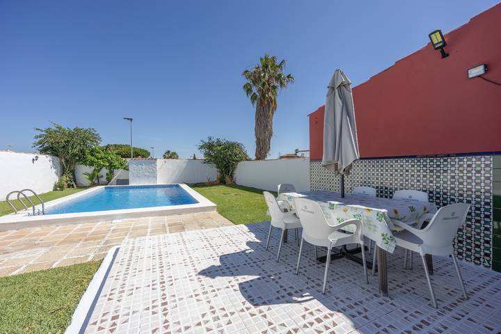 Chalet in Chiclana mit privatem Pool, eigenem Garten und Klimaanlage in Los Gallos-Cerromolino, Chiclana de la Frontera