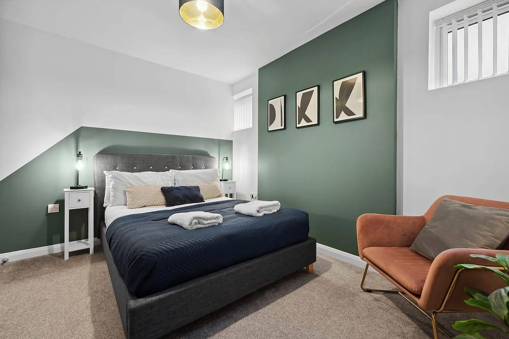 Entire apartment, Corinium Lodge - town centre apartment in Cirencester, Gloucestershire
