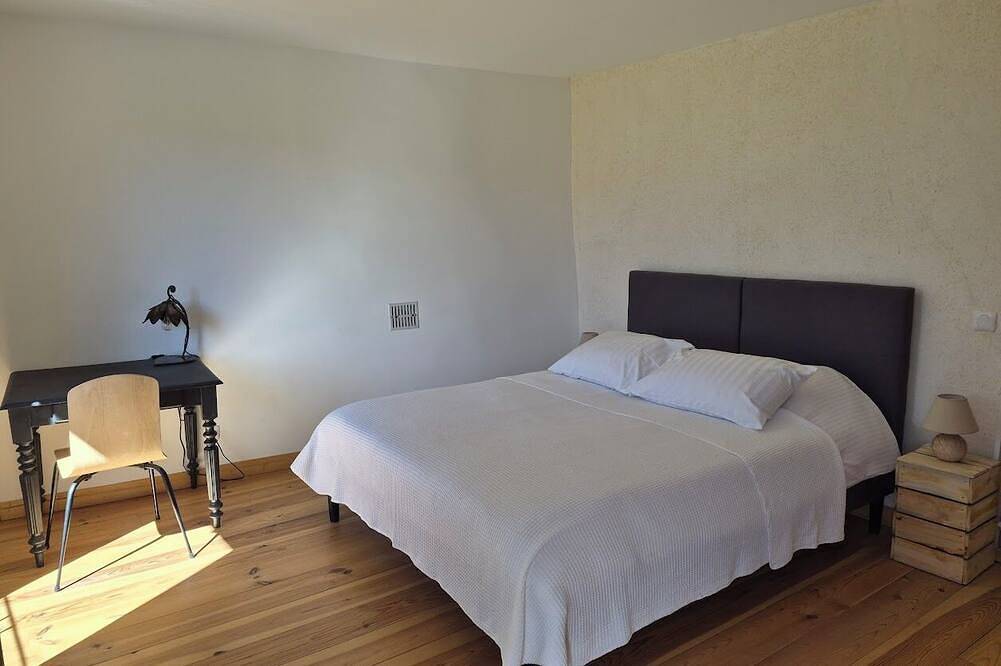 La Robine, Charming house in Provence. Garden and terrace on the banks of the Nesque river in Sault, Parc naturel régional du Mont-Ventoux