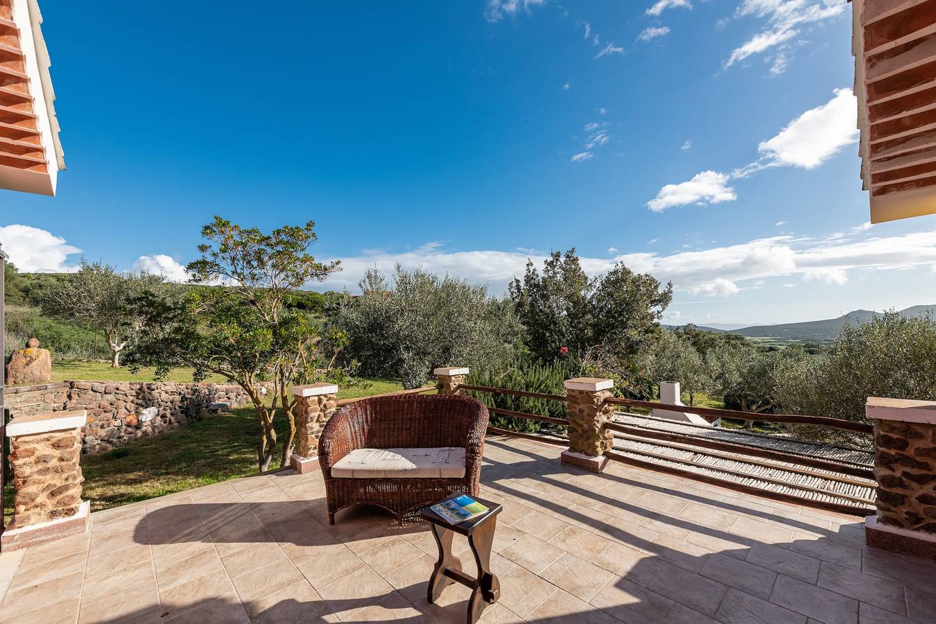 Ganze Wohnung, Ferienwohnung 'Ambra One' mit Bergblick, Privatem Garten & Terrasse in Sant'Antioco