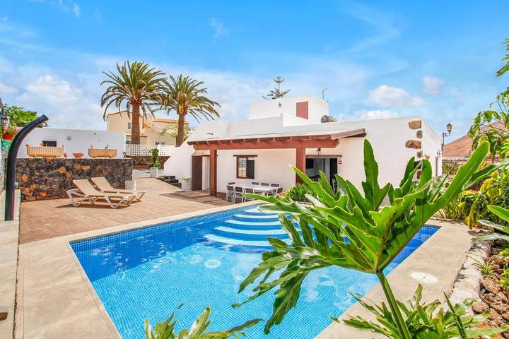 Location de vacances pour 6 personnes, avec vue ainsi que jardin et piscine à Villaverde - 2