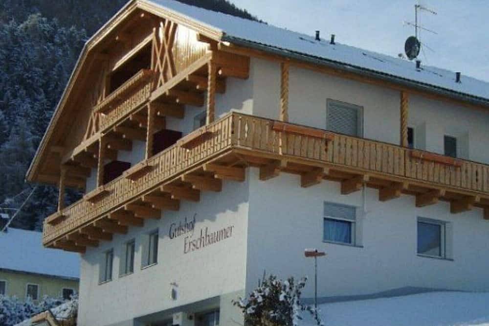 Appartamento intero, Guthof Erschbaumer in the Kronplatz ski area in San Lorenzo di Sebato, San Lorenzo di Sebato e dintorni