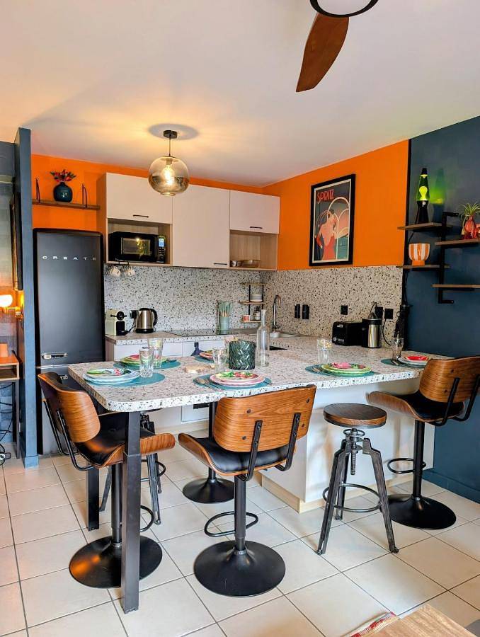 Geheel appartement, T3 Original La Rochelle - Terrasse et parking- Le Nid Coloré in Lagord, La Rochelle en omgeving