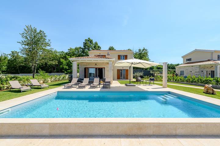 Villa für 6 Personen, mit Garten und Pool sowie Balkon - 1
