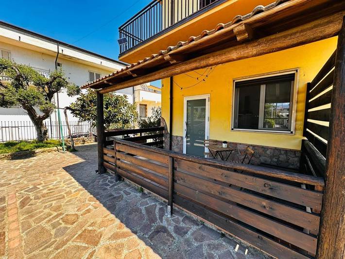 Gîte pour 3 personnes, avec terrasse et vue à Villapiana
