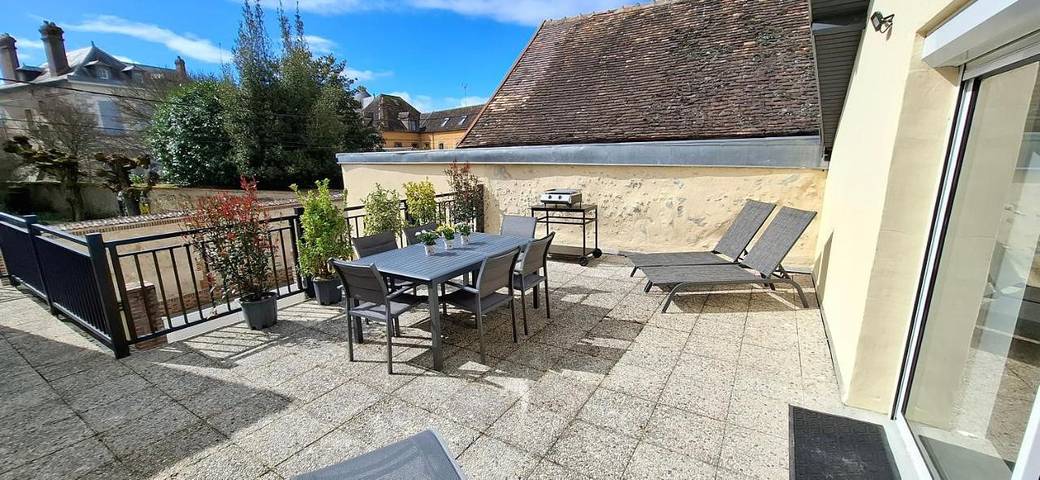 Location de vacances pour 10 personnes, avec Balcon et Terrasse à Villeneuve-sur-Yonne