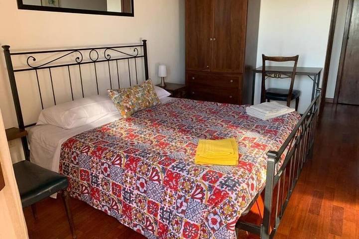 Tranquil retreat close to beach Taormina. Double room in 1800's casale with pool in Fondachello, Mascali