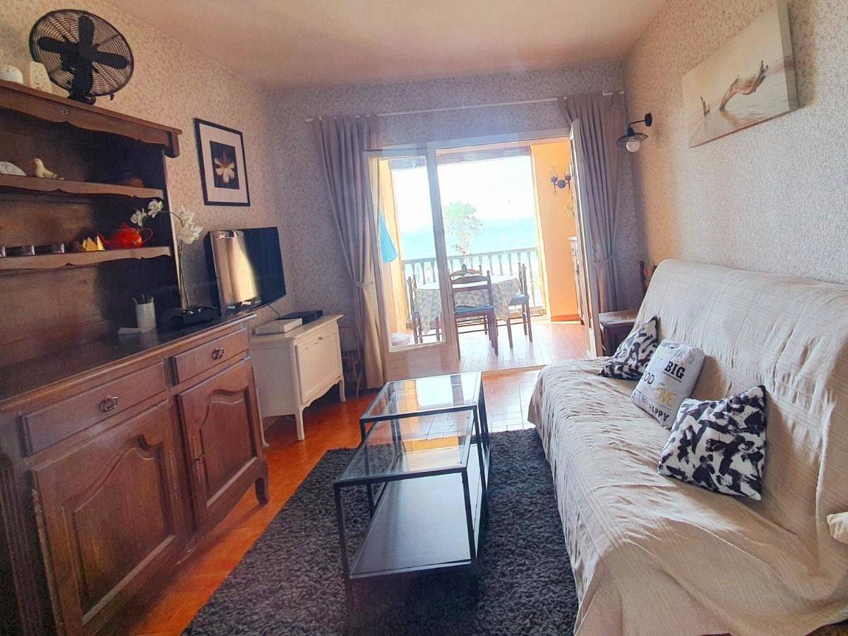 Appartement entier, Studio les Pieds dans l'Eau in Le Brusc, Six-Fours-les-Plages