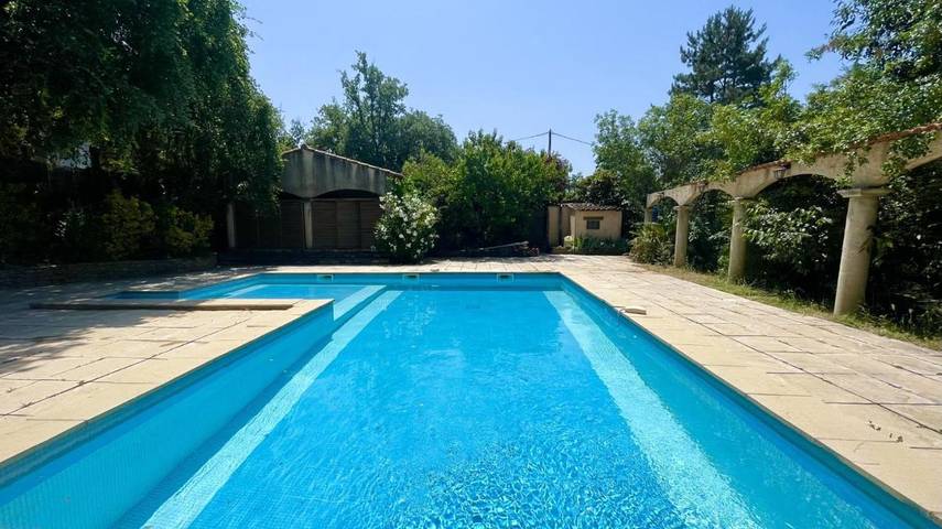 Gîte pour 5 personnes, avec piscine et terrasse à Bras
