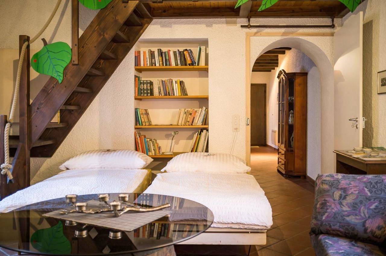 Deluxe Twin Room with Shared Bathroom in Mendrisio, Lac de Lugano