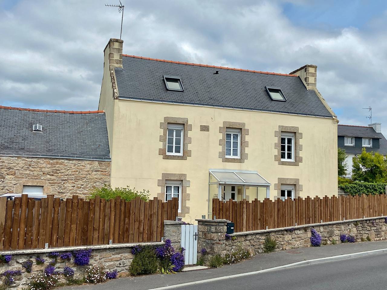 Holiday Home 'Belle Maison 6pers 1km De La Mer' with Private Terrace, Private Garden and Wi-Fi in Plouhinec (Finistère), Côte de Cornouaille