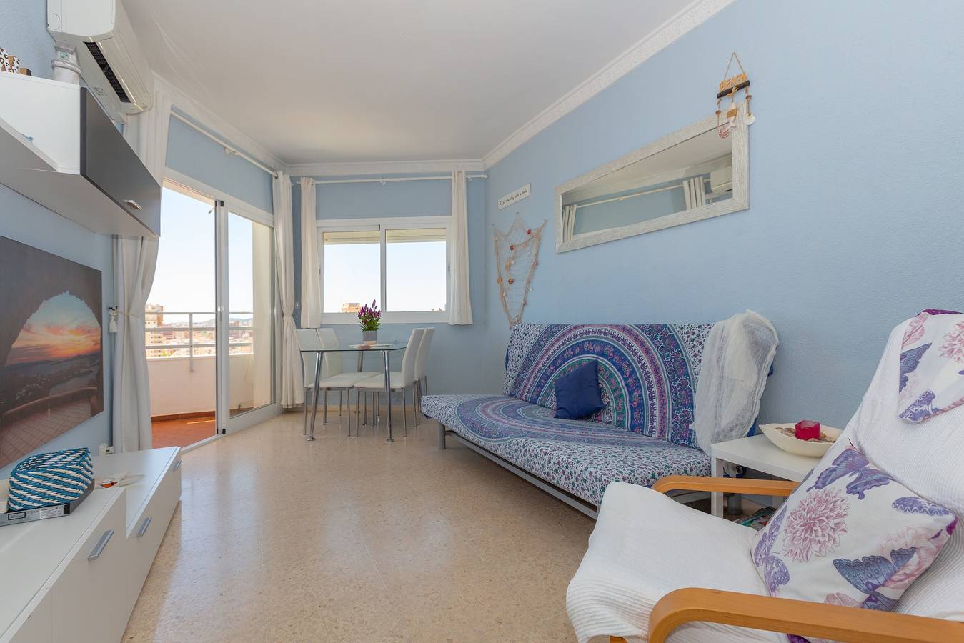 Ganze Wohnung, Ferienwohnung "Fuengirola" mit Blick auf das Meer und die Berge, Gemeinschaftspool & Wlan in Los Boliches, Fuengirola