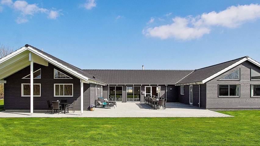 Ferienhaus für 25 Personen, mit Terrasse und Pool sowie Whirlpool und Sauna in Kappeln & Umgebung