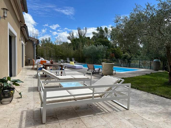 Location de vacances pour 8 personnes, avec jardin ainsi que terrasse et piscine à Vézénobres - 3