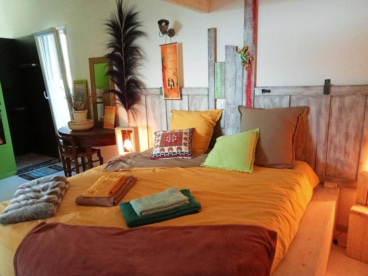 Appartement entier, Logement de charme avec jacuzzi et piscine in Carnoules, Côte méditerranéenne (France)