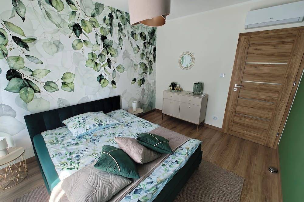 Cottage under the birch trees near Energylandia, Cracow, Auschwitz with Ac, pool in Kleinpolen
