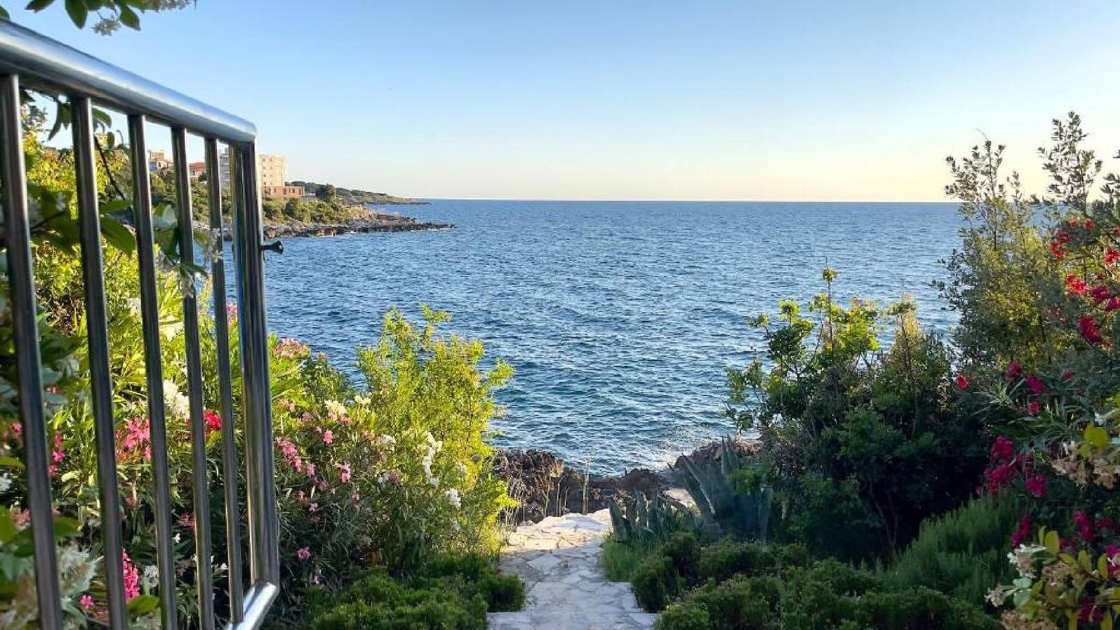 Vila Nadja Seafront - Villa in Utjeha-Bušat, Montenegro