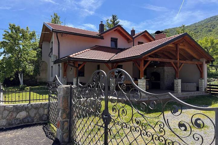 Villa für 8 Personen, mit Garten und Whirlpool - 1