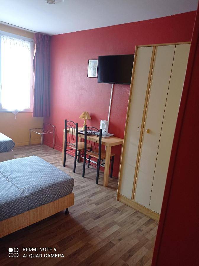 Hôtel pour 3 personnes, avec vue sur le lac ainsi que terrasse et jardin, animaux acceptés à Saint-Aubin-lès-Elbeuf - 4