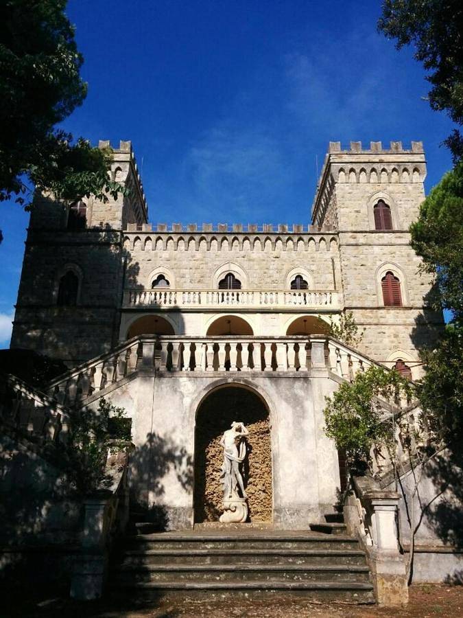 Appartamento per 4 persone, con panorama e piscina nonché giardino, con animali domestici in Cavo