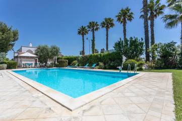 Location de vacances pour 4 personnes, avec vue ainsi que piscine et jardin à Casarano