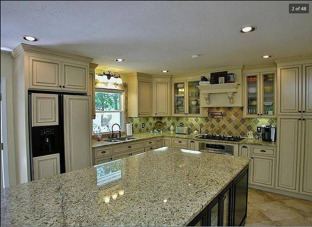 Gehobenes Haus mit ebenem Weg zur Bucht, atemberaubender Aussicht und trockenem, tiefem Wasser in Lake Lanier