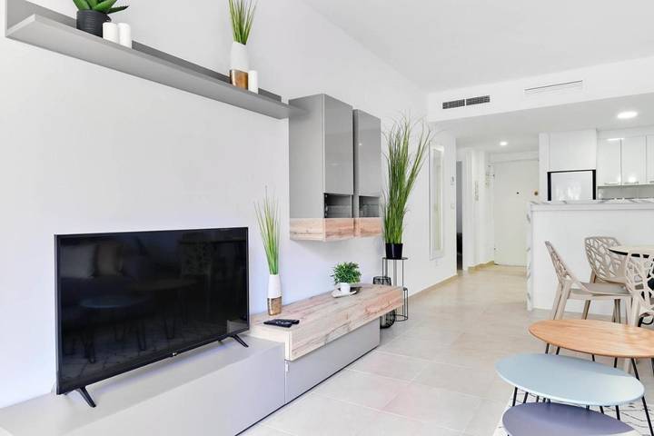 Location de vacances pour 5 personnes, avec jardin et piscine, animaux acceptés à Cabo Roig - 4