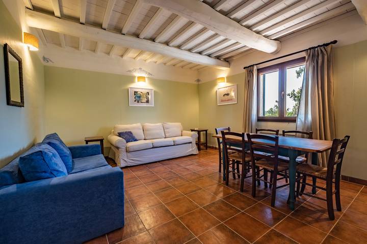 Farmhouse "Rosaspina - Appartamento 1" with Shared Garden & Shared Pool in Capalbio, Grosseto Provinsen