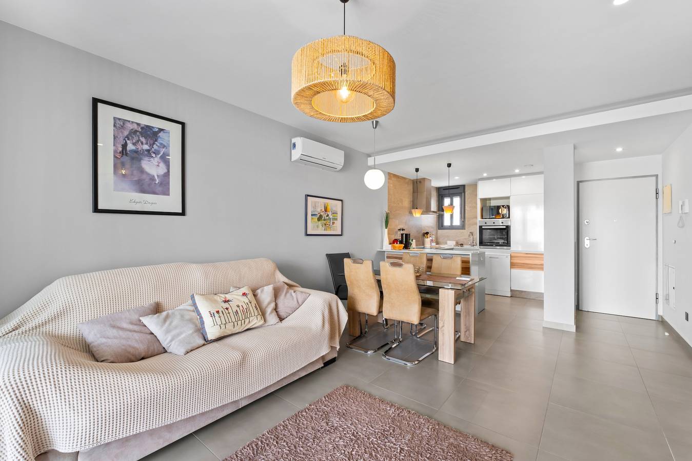 Apartamento de 2 dormitorios 2 baños en Oasis Beach Ix en Punta Prima in Torrevieja, Costa Blanca