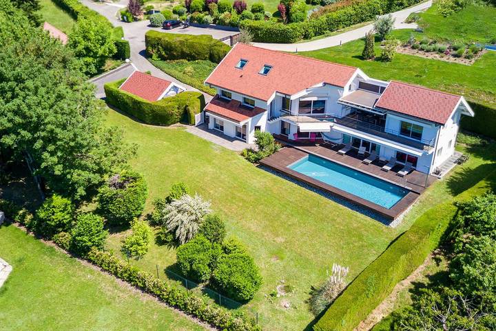 Location de vacances pour 12 personnes, avec jardin et terrasse à Veyrier-du-Lac