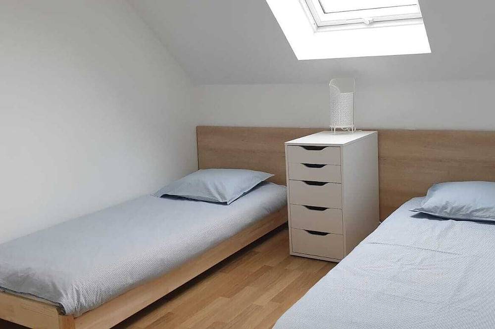 Large, comfortable house with enclosed garden, 5 minutes from Les Sables d'Or beach in Plurien, Côte d’Émeraude