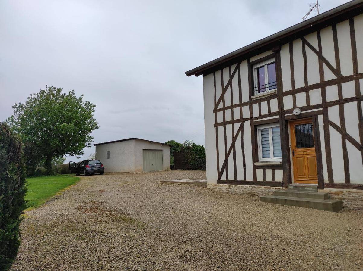 Four-Bedroom House in Longeville-sur-la-Laines, Rives Dervoises