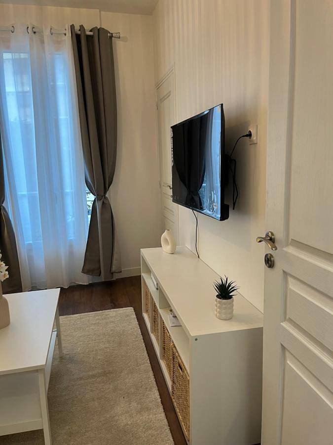 Appartement entier, One-Bedroom Apartment in Fontenay-sous-Bois, Val-de-Marne