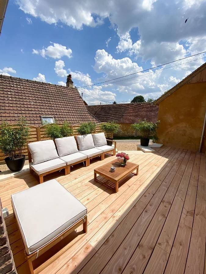 Location de vacances pour 8 personnes, avec terrasse, adapté aux familles à Condeau - 2