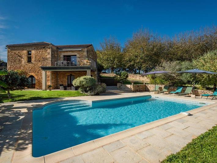 Location de vacances pour 8 personnes, avec piscine ainsi que terrasse et jardin à Mazeyrolles - 2