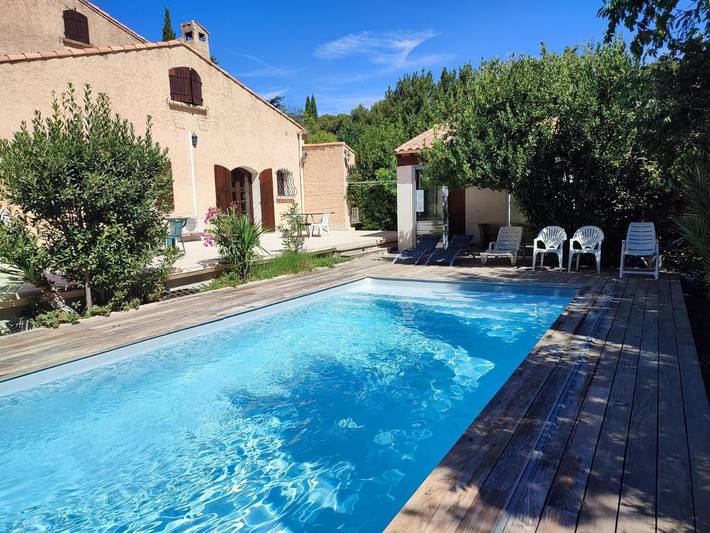 Ferienhaus für 4 Personen, mit Terrasse und Garten sowie Pool