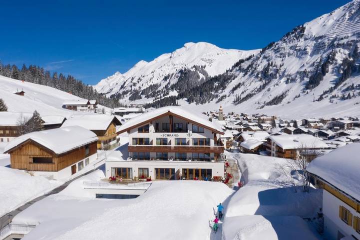Hotel für 3 Personen, mit Garten und Sauna sowie Ausblick und Pool, mit Haustier in Lech am Arlberg