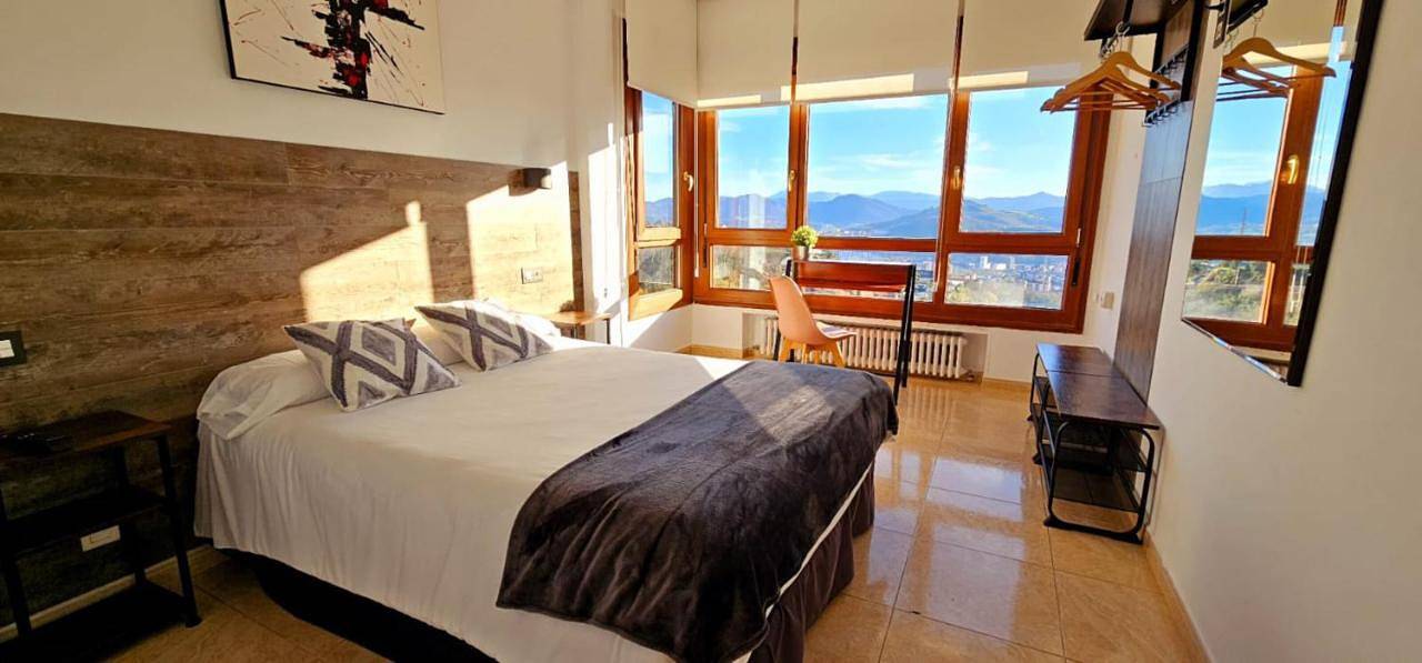Hotel Artxanda Bilbao, Parking Gratuito en el Exterior Junto al Hotel in Bilbao, Biscaye