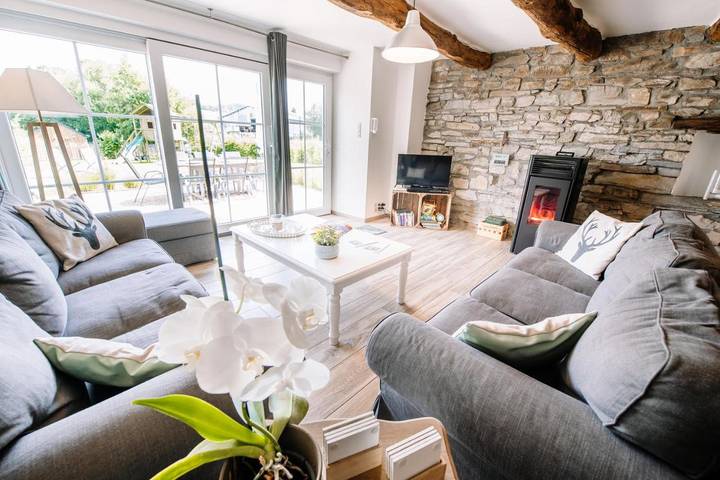 Location de vacances pour 8 personnes, avec jardin et vue, animaux acceptés à Sainte-Ode - 2