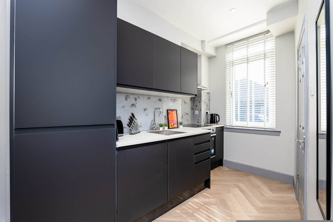 Entire apartment, Edinburgh City Centre   Shore - Free Parking -Wifi in Leith, Edinburgh