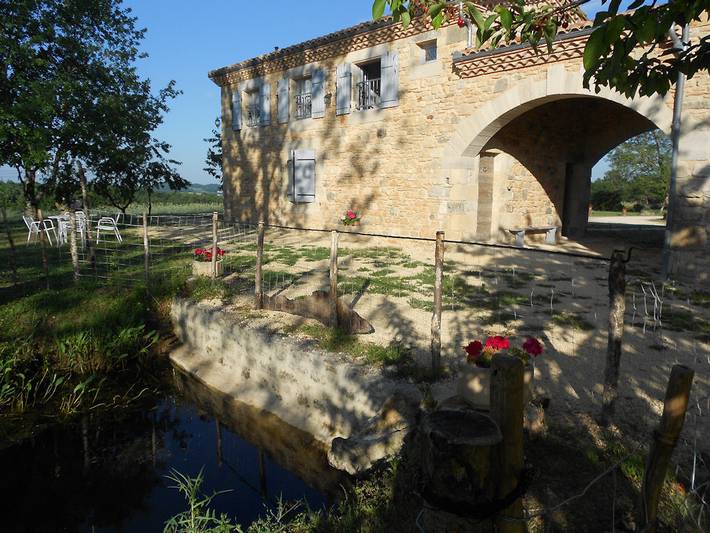 Gîte pour 4 personnes, avec jardin ainsi que terrasse et vue sur le lac