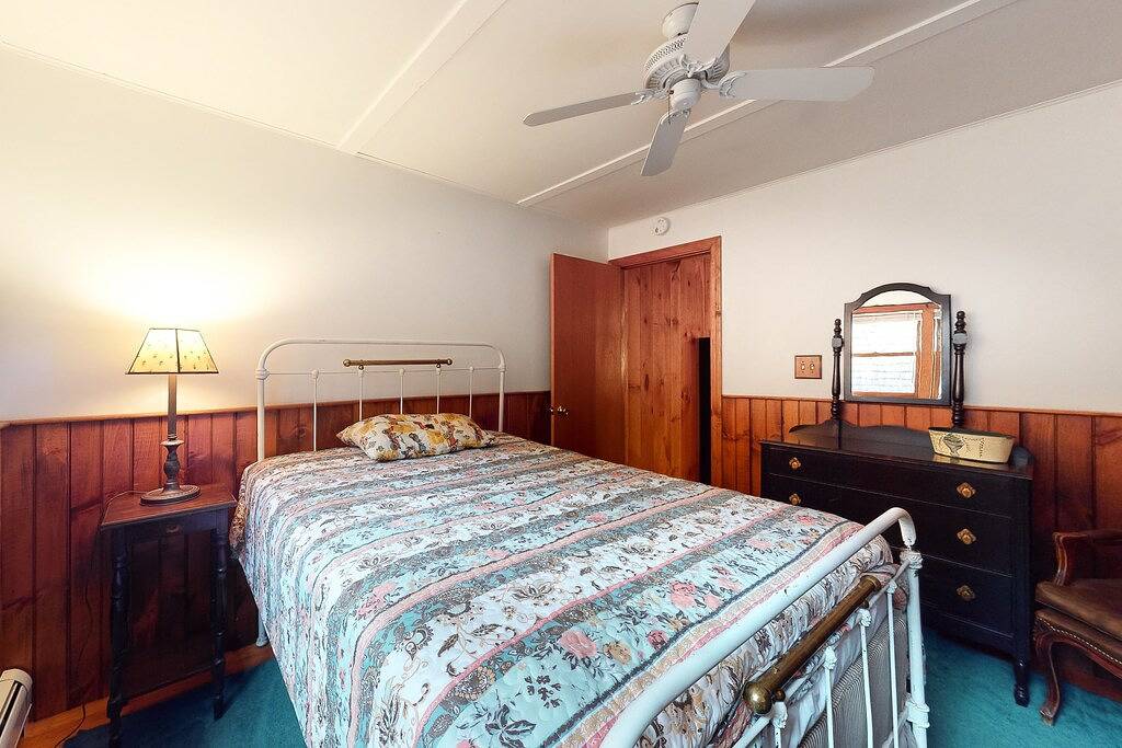 Ganze Wohnung, Lake-view condo near golf with a grill & cable - dog-friendly in Moultonborough, Lake Winnipesaukee