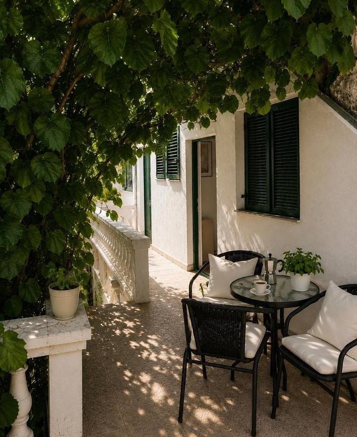 Appart’hôtel pour 2 personnes, avec Balcon et Terrasse ainsi que Jardin et Vue