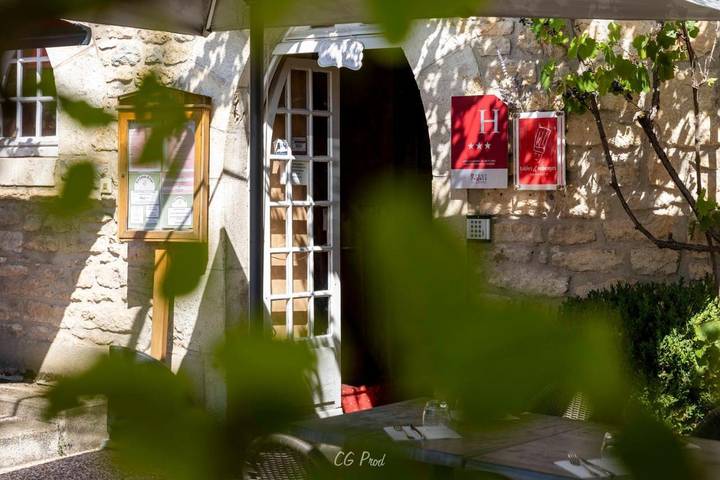 Hôtel pour 2 personnes, avec terrasse et vue, animaux acceptés à Gramat - 2